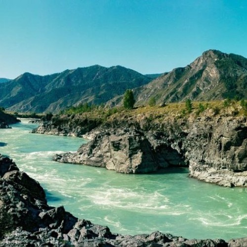 Тур «всё включено» на Алтай: главные локации, моторафтинг и лёгкий треккинг