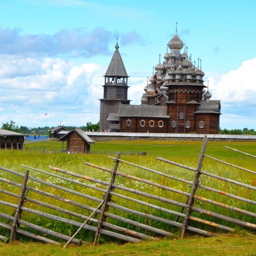 Из Петрозаводска — к чарующему острову Кижи