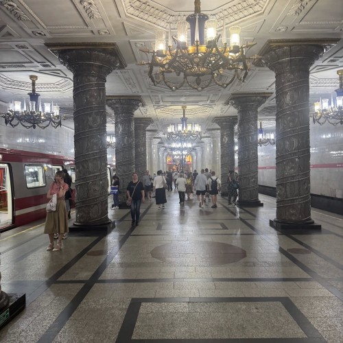 Петербургский метрополитен: обзорная экскурсия по историческим станциям метро