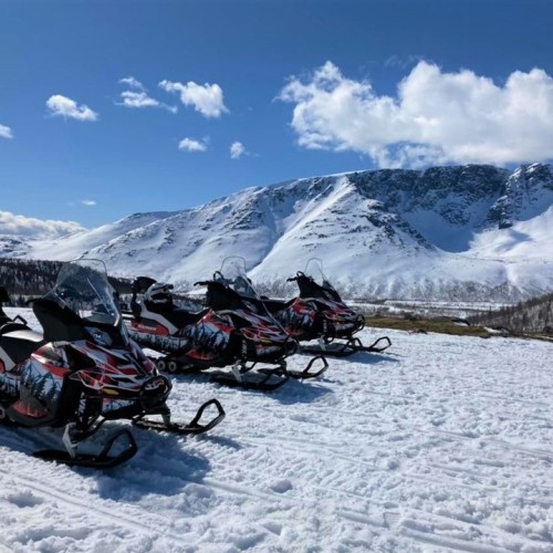 Прочувствуй Арктику: отдых на Русском Севере с ночью в панорамном доме и катанием по Хибинам
