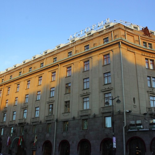 На автобусе — по Петербургу, пешком — по Петропавловской крепости (осмотр снаружи)