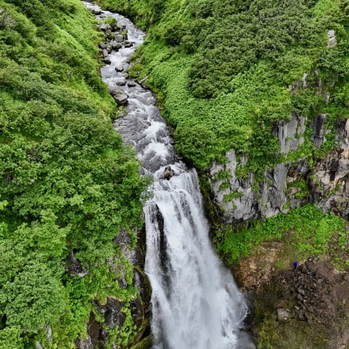 В мини-группе по Камчатке: вулканы, Тихий океан и дикие термальные источники