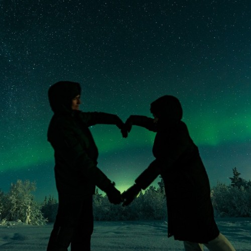 «Всё включено» на Кольском: охота за сиянием, снежное сафари, айс-флоатинг, арктическая кухня