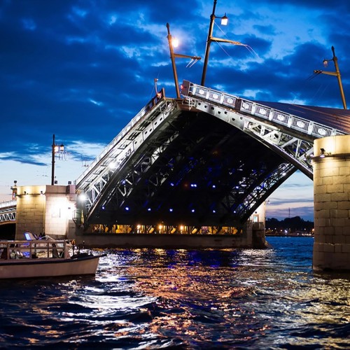 Ночная прогулка от Эрмитажа и развод мостов — на теплоходе