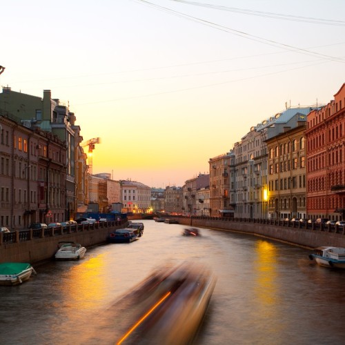 Петербург в летнюю ночь: атмосферная прогулка на катере и развод мостов