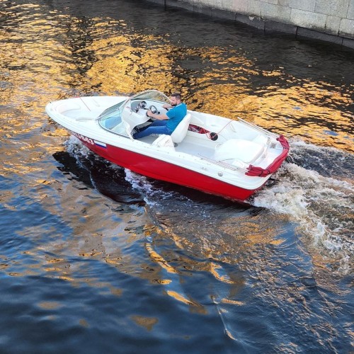 Обзорная прогулка на катере по рекам и каналам Санкт-Петербурга