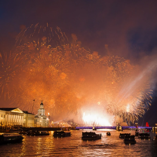 Салют Победы с теплохода: главный фейерверк страны
