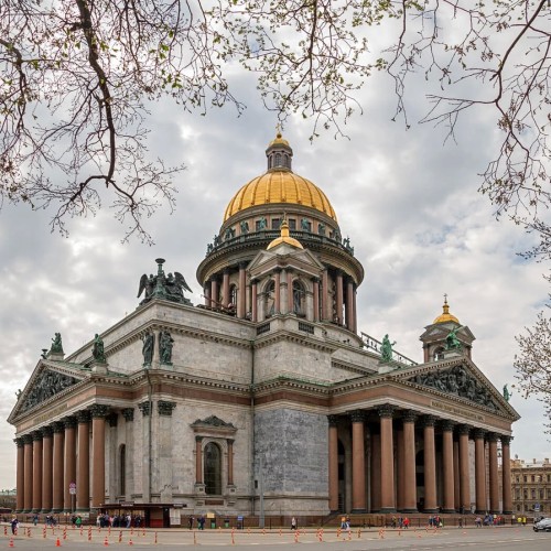 Петербург — как витрина Империи: масштаб площадей и роскошь дворцов от Петра до Путина