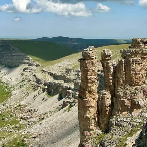 Всё лучшее на Кавказе — для вас: топ-локации, кухня, отдых на источниках, конная прогулка, рыбалка