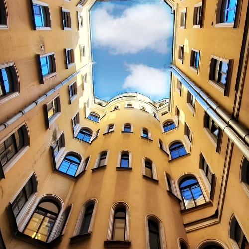 Питерский лайфстайл: по старинным парадным и дворам-колодцам доходных домов