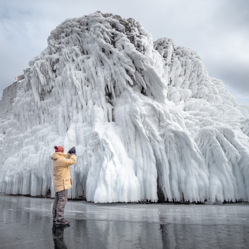 Индивидуальный джиппинг на Байкал с фотографом: ледяные пейзажи Ольхона и Огоя без экскурсий