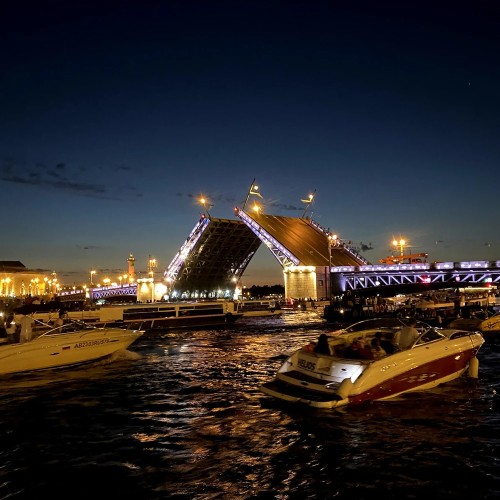 Ночная прогулка на теплоходе + развод мостов