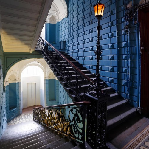 Питерский лайфстайл: по старинным парадным и дворам-колодцам доходных домов