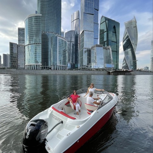 Большое путешествие по Москве-реке на катере