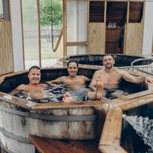 Океан впечатлений на Камчатке с фотографом: треккинги, спа, обед с видом на горы и ночь в глэмпинге