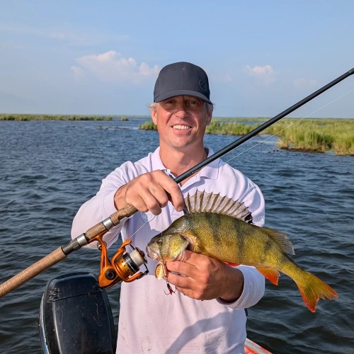 Активное путешествие на север Байкала с комфортом: прогулка на катере, рыбалка и природа