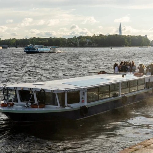 По рекам и каналам Северной столицы