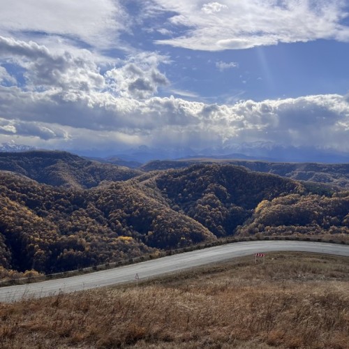 Молодёжный тур в Домбай: лёгкие треккинги, природные чудеса и отель 4* с видом на вершины