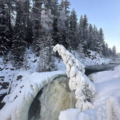 Карелия в белом наряде: зимняя сказка в Петрозаводске, Приладожье и парке «Рускеала»