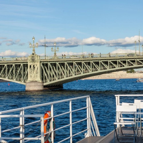 Прогулка на теплоходе с аудиогидом — от набережной Макарова до Финского залива