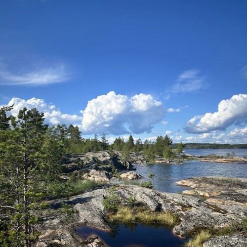 Популярная Карелия: топовые места и отдых в глэмпинге на берегу Ладоги