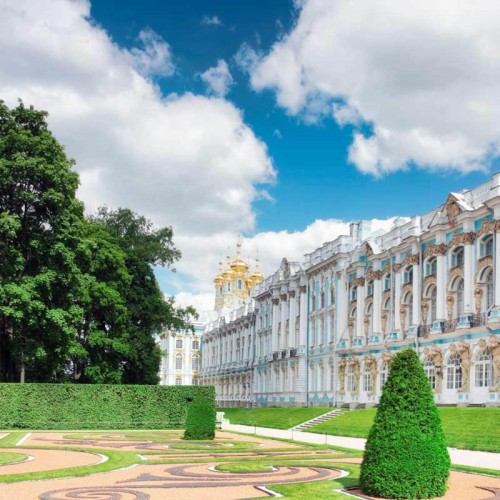 Из Петербурга в Пушкин — в Екатерининский и Александровский дворцы