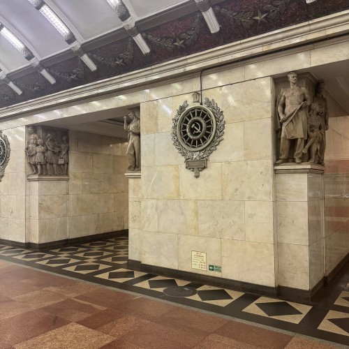 Петербургский метрополитен: обзорная экскурсия по историческим станциям метро