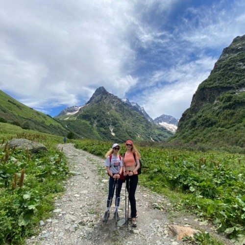 Прогулки по Домбаю: треккинги налегке к ущельям, горам и озёрам