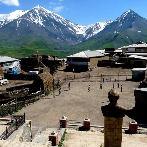 Редкие локации Южного Дагестана: восхождение на Шалбуздаг и аулы-призраки