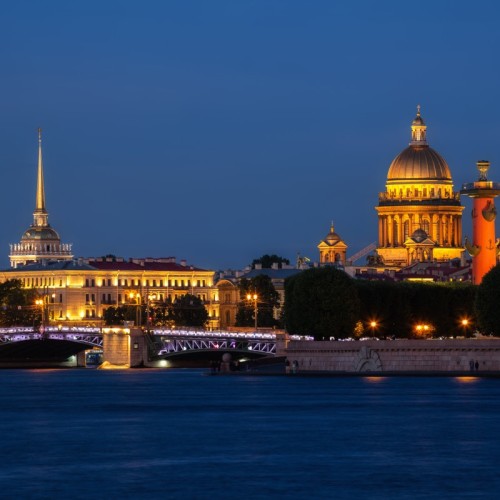 Петербург в летнюю ночь: атмосферная прогулка на катере и развод мостов