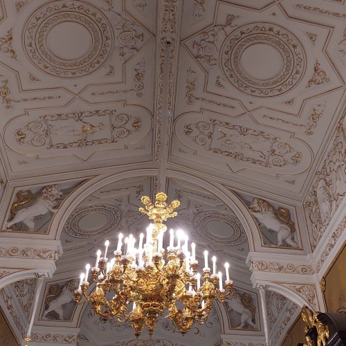 Шуваловский дворец — прекрасная шкатулка для шедевров Карла Фаберже