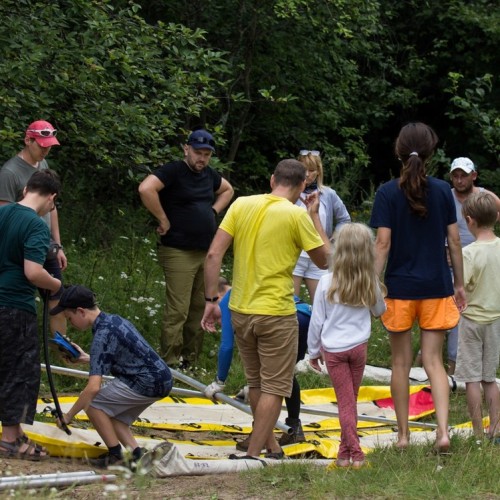 Выходные на реке Илеть для всей семьи: сплав на катамаранах, посвящение в водники и баня