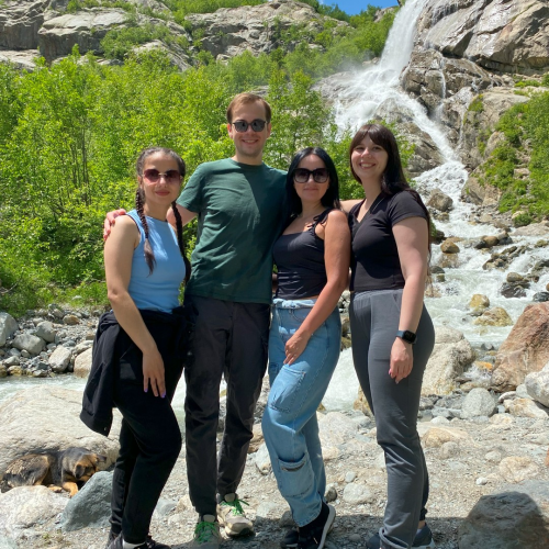 На джипах по Кавказу: Эльбрус, Домбай и другие знаковые локации региона в мини-группе