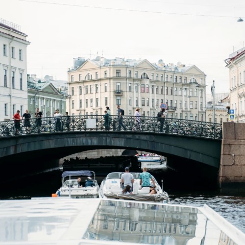 По Неве и каналам Петербурга — на теплоходе с аудиогидом