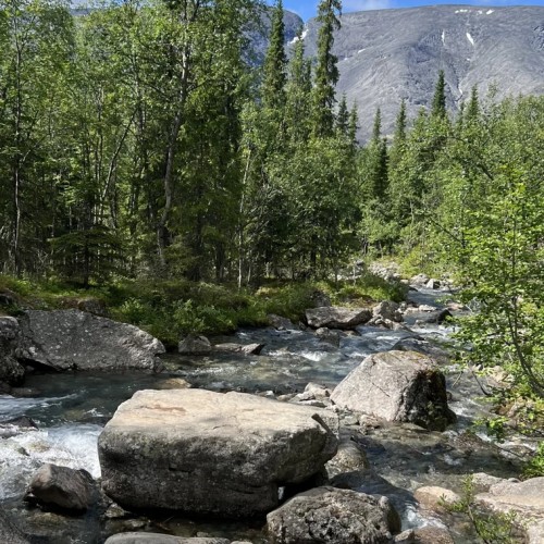 Из Мурманска в Хибины: озёра, фонтаны и водопад реки Рисйок