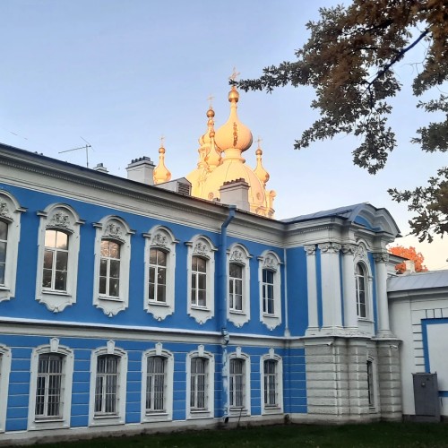 Смольный за 300 лет: от Смольного двора до убийства Кирова