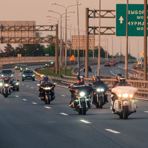 В Кронштадт и Петергоф — на мотоциклах