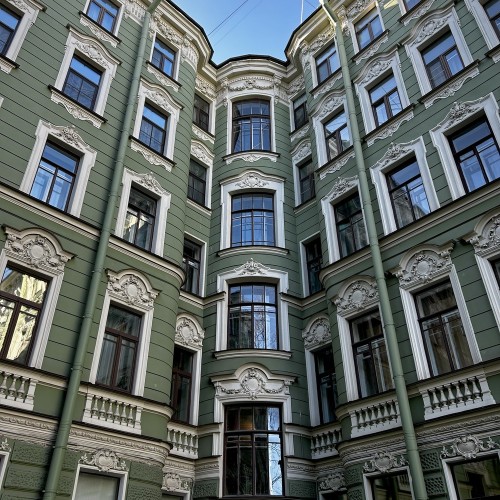 Петроградская сторона: северный модерн, поэты и чекисты