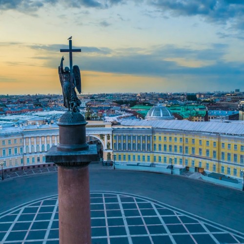 Дворцовая площадь для детей и их родителей